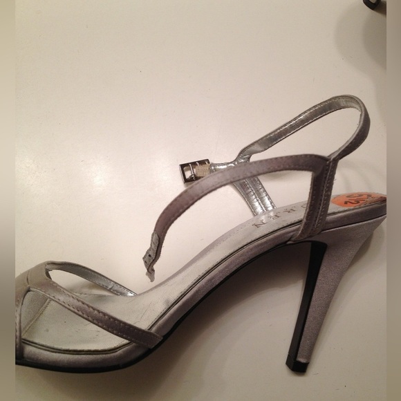 Lauren by Ralph Lauren silver strappy sandals sz 5.5 - Picture 3 of 5